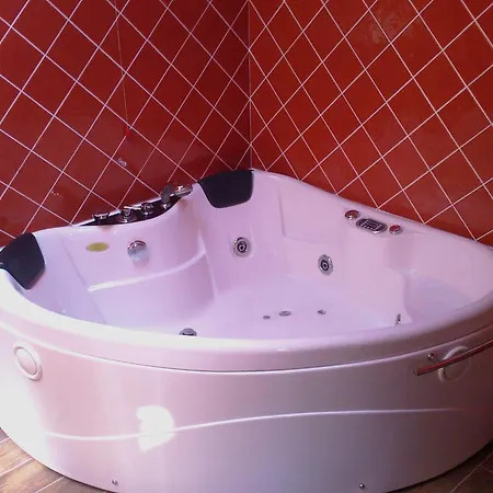 Con Piscina Privata E Giardino 2 Matrimoniali 2 Bagni * Massa (Tuscany)